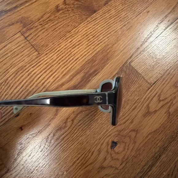 CHANEL Tortoise Sunglasses - Picture 2 of 5